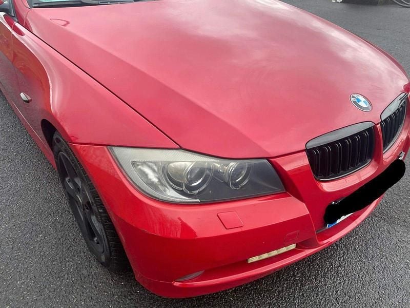 Gebraucht BMW 320 170 PS (125 kW) 2008 Rot Limousine