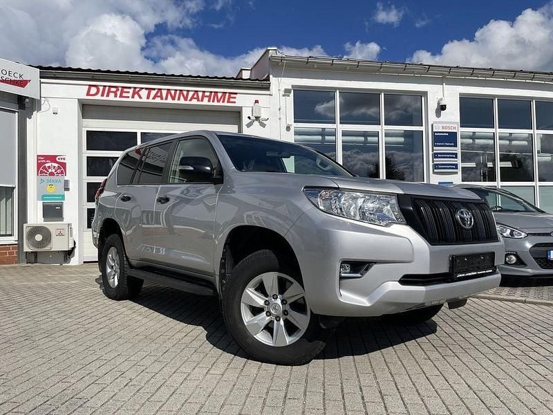 Silber Gebraucht 2019 Toyota Land Cruiser SUV | 39.865 € (Guter Preis) - Bild 1/4