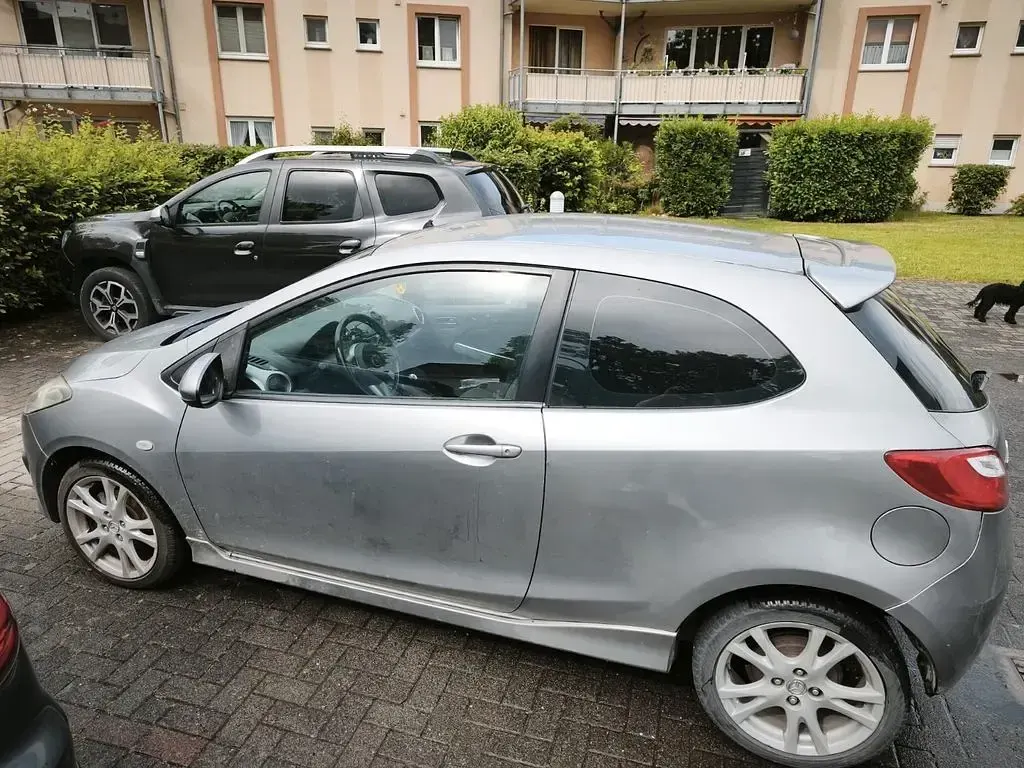 Gebraucht Mazda 2 Impuls 75 PS (55 kW) 2009 Silber Kleinwagen