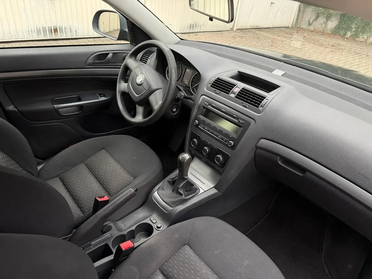 Gebraucht Skoda Octavia 105 PS (77 kW) 2012 Schwarz Kombi