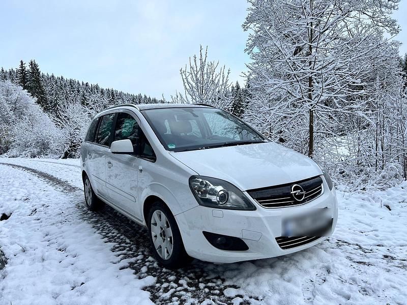 Weiß Gebraucht 2010 Opel Zafira Limousine | 4.100 € - Bild 1/4