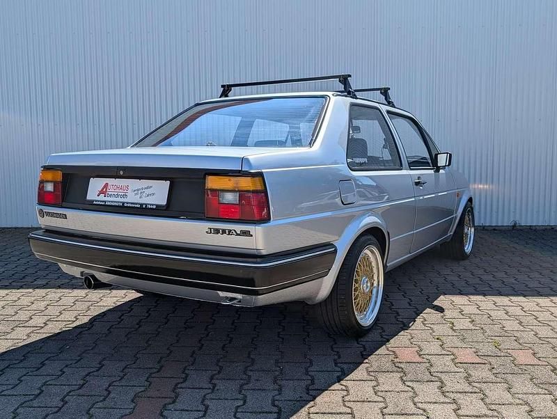 Używany VW Jetta R 75 KM (55 kW) 1985 Srebrny Sedan/Limuzyna