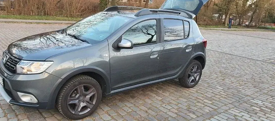 Gebraucht Dacia Sandero Stepway 90 PS (66 kW) 2018 Grau Kleinwagen