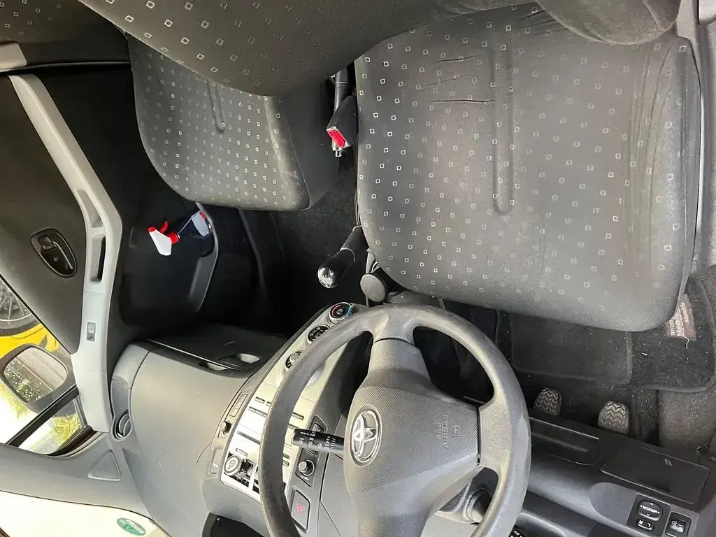 Gebraucht Toyota Yaris 69 PS (50 kW) 2009 Rot Kleinwagen