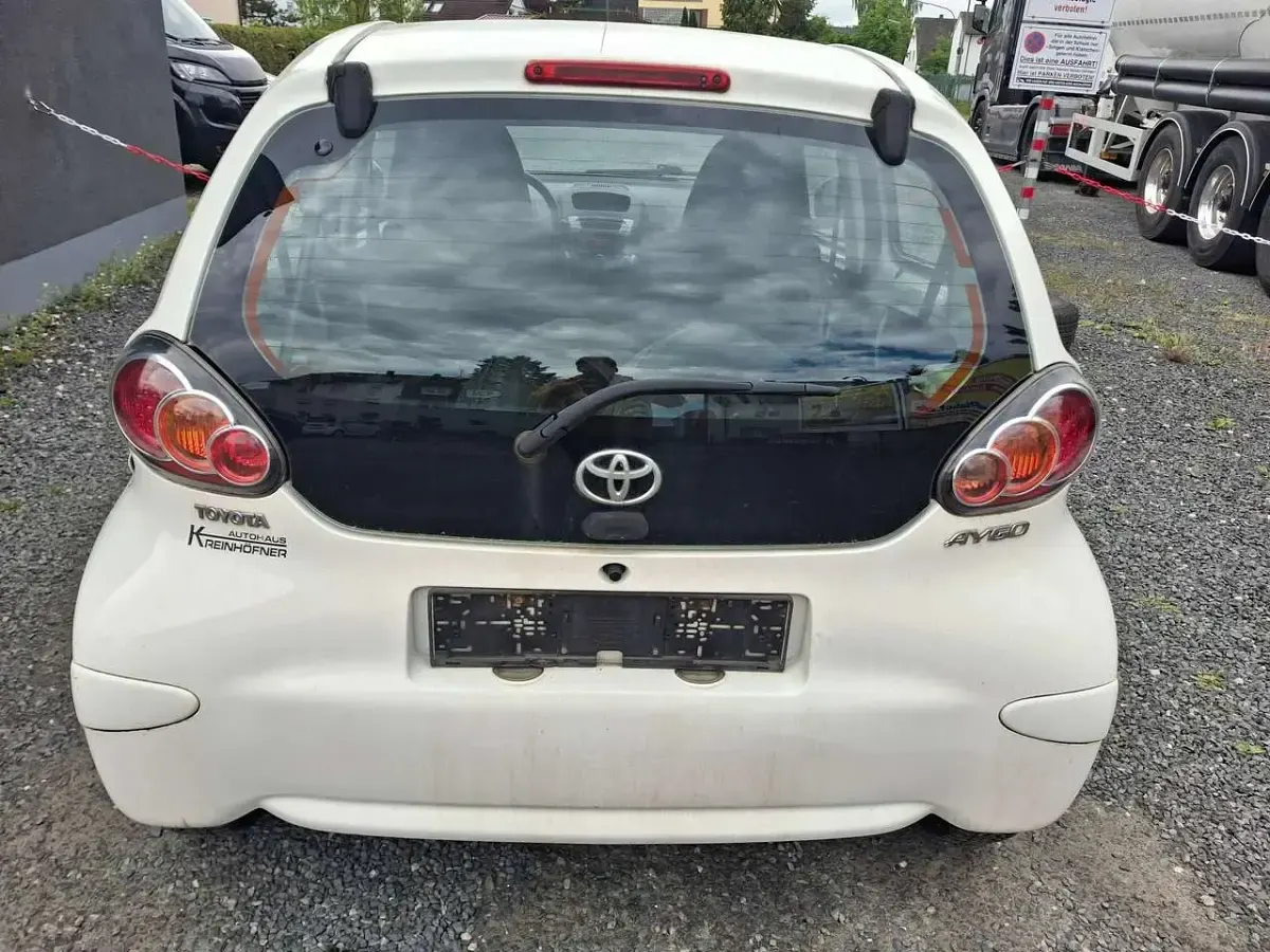 Gebraucht Toyota Aygo Cool 68 PS (50 kW) 2012 Cool white Kleinwagen