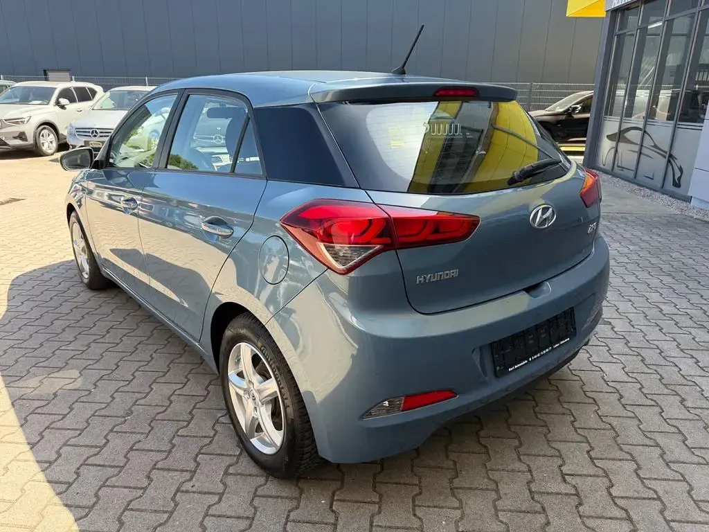Gebraucht Hyundai i20 GO! 75 PS (55 kW) 2017 Blau Limousine