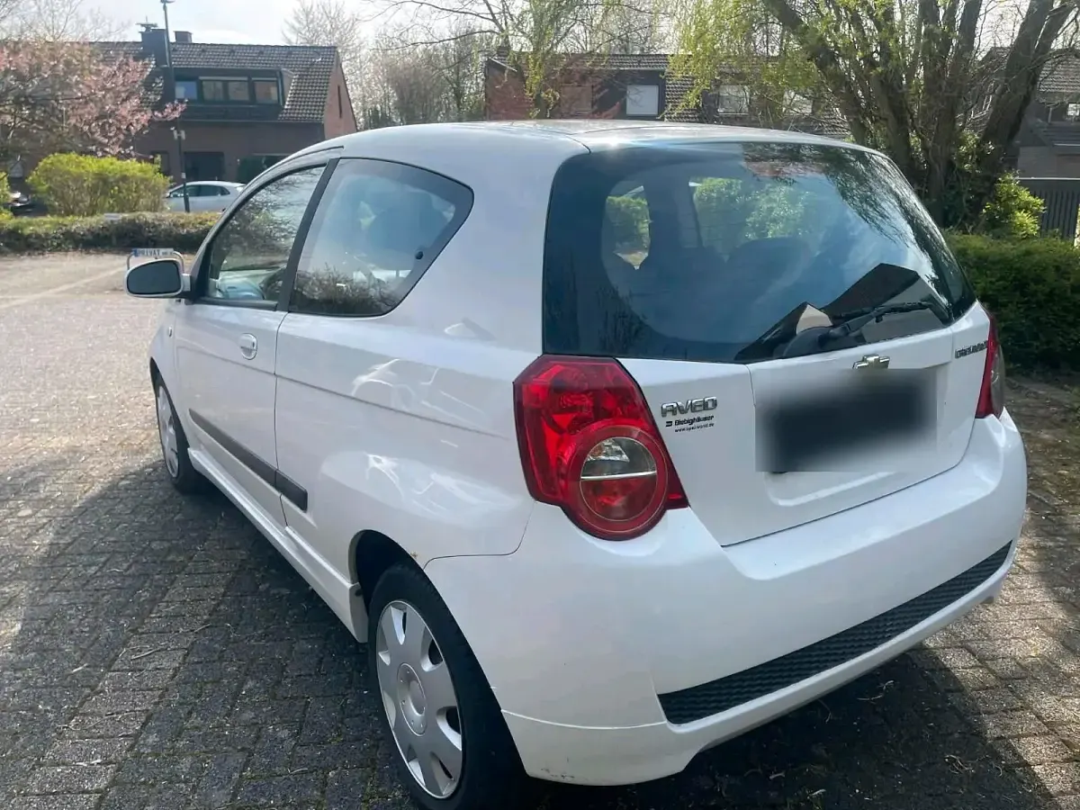 Second-hand Chevrolet Aveo 86 CP (63 kW) 2009 Alb Hatchback