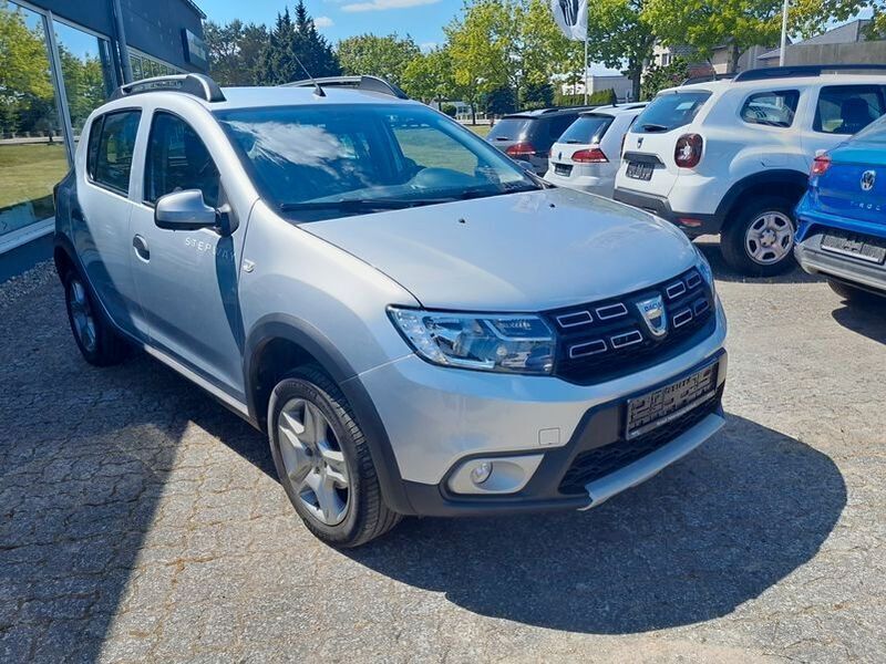 Grau Gebraucht 2020 Dacia Sandero Prestige Kleinwagen | 9.900 € (Superpreis) - Bild 1/4
