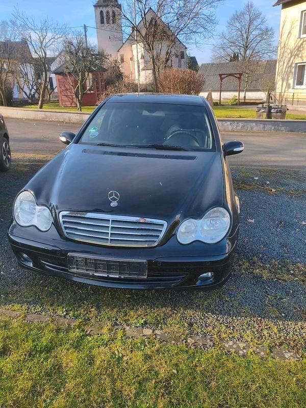 Gebraucht Mercedes C180 143 PS (105 kW) 2007 Schwarz Limousine