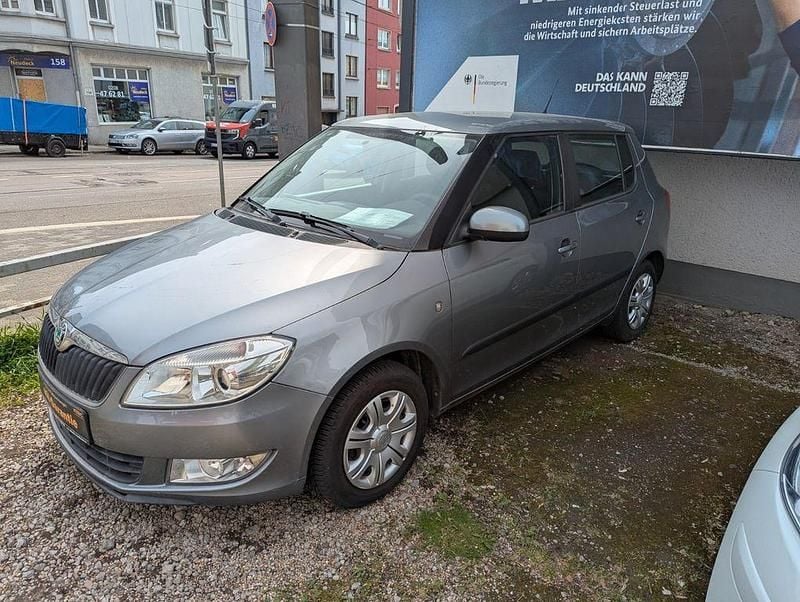 Gebraucht Skoda Fabia Ambition 60 PS (44 kW) 2012 Grau Limousine
