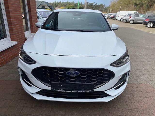 Frostweiß Gebraucht 2023 Ford Focus ST-Line SUV | 17.900 € (Fairer Preis) - Bild 1/4