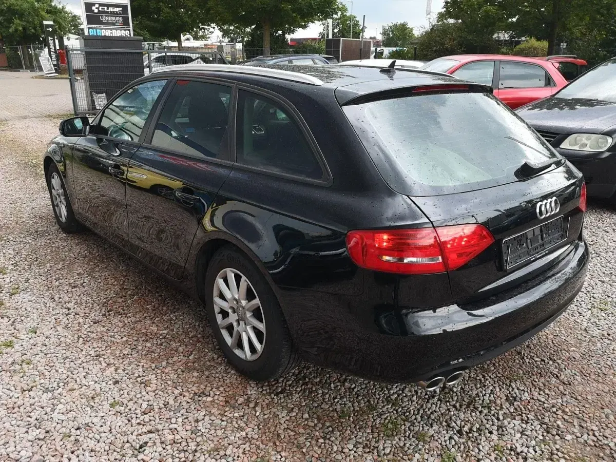 Gebraucht Audi A4 Attraction 136 PS (100 kW) 2015 Schwarz Kombi