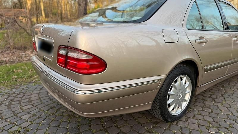 Gebraucht Mercedes E320 224 PS (164 kW) 2001 Gold Limousine