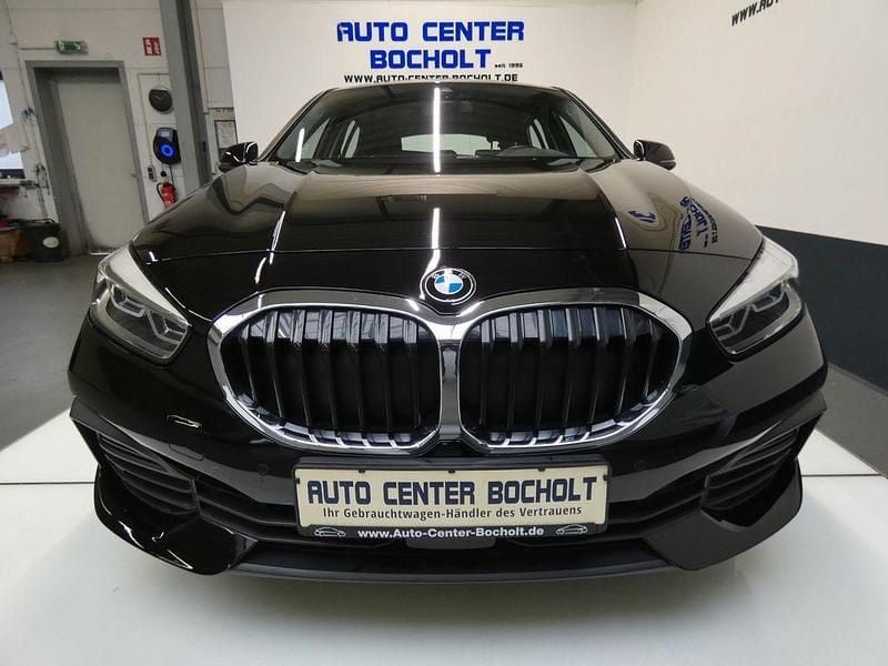 Schwarz Gebraucht 2022 BMW 118 Advantage Kleinwagen | 17.400 € (Guter Preis) - Bild 1/4