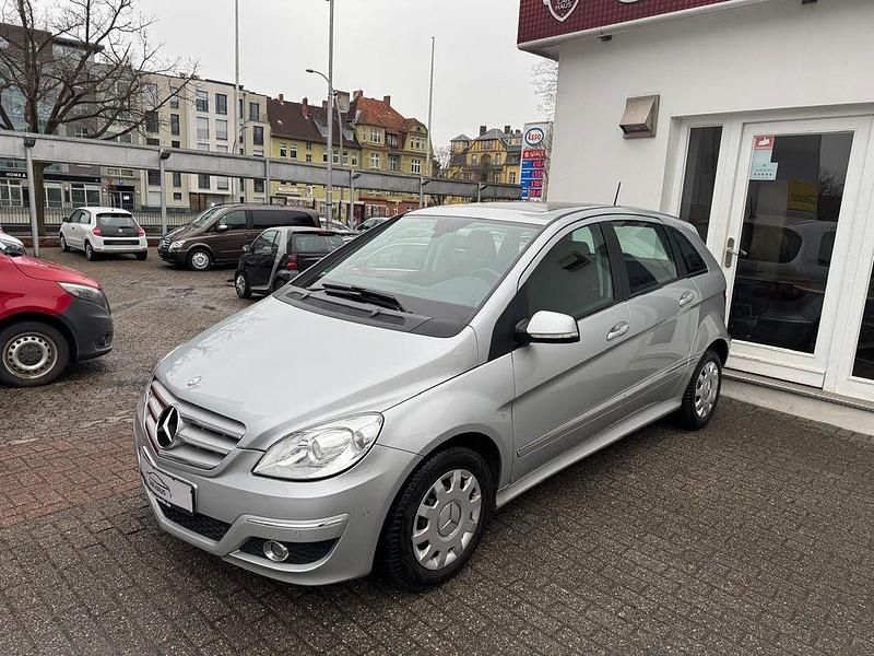 Gebraucht Mercedes B160 95 PS (69 kW) 2010 Silber Van / Kleinbus