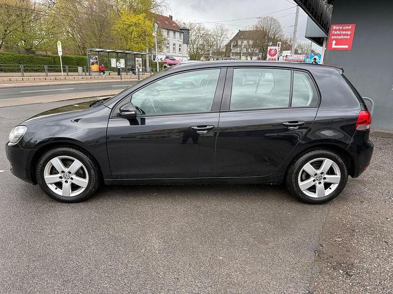Gebraucht VW Golf VI 105 PS (77 kW) 2010 Schwarz Kleinwagen