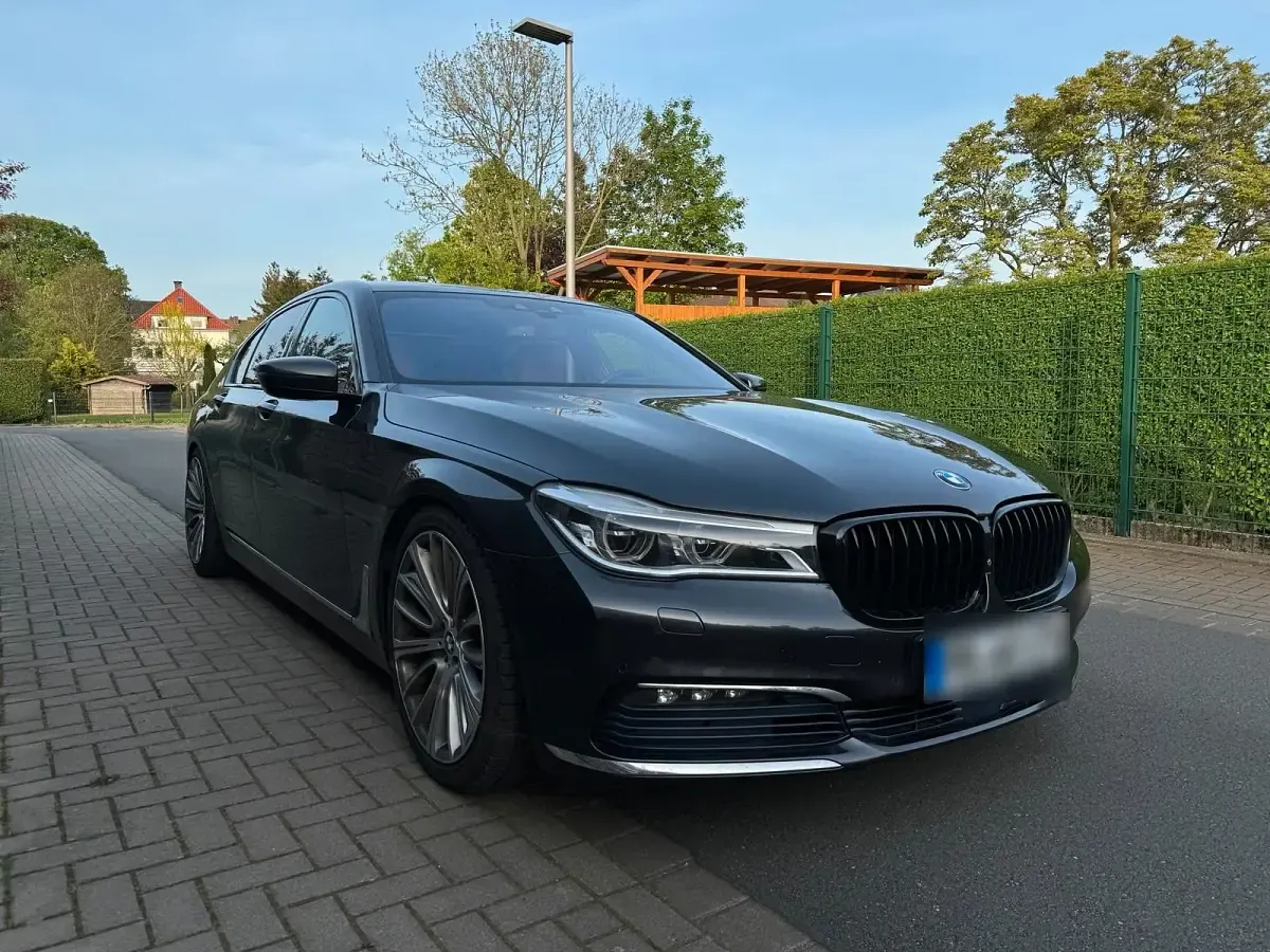 Gebraucht BMW 730 245 PS (180 kW) 2016 Grau Limousine
