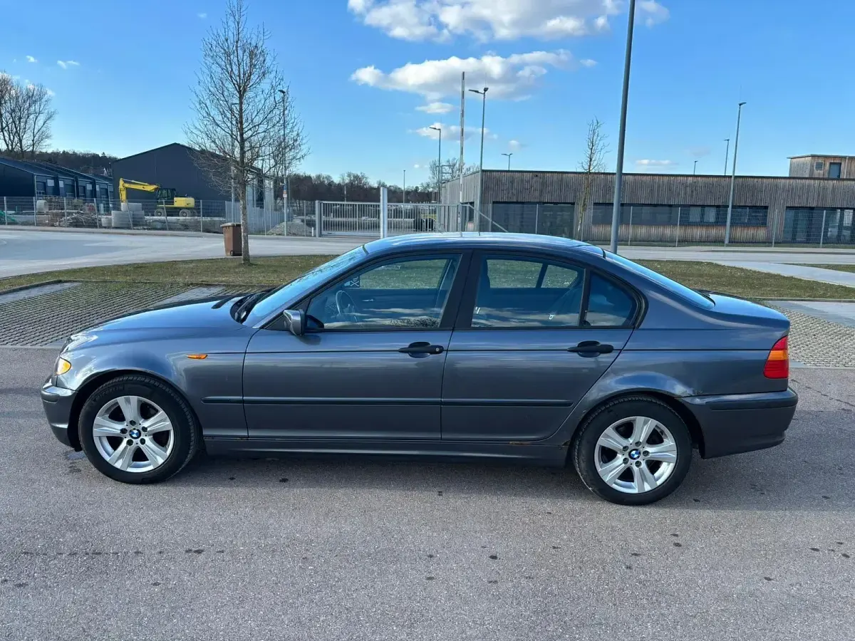 Gebraucht BMW 318 143 PS (105 kW) 2002 Grau Limousine