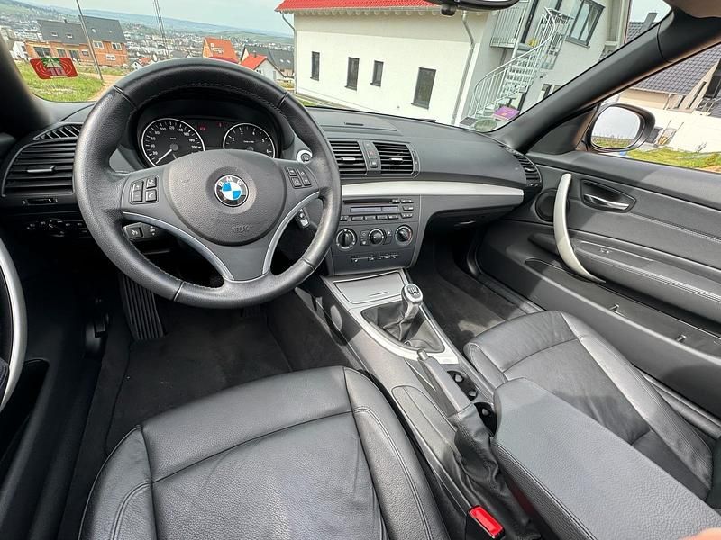 Gebraucht BMW 114 140 PS (102 kW) 2010 Schwarz Kleinwagen