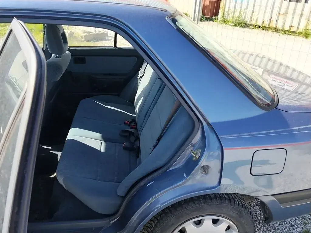 Gebraucht Mazda 323 84 PS (61 kW) 1990 Blau Limousine