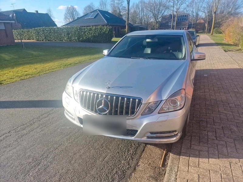 Gebraucht Mercedes E300 231 PS (169 kW) 2011 Silber Limousine