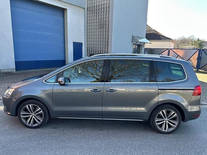 Gebraucht VW Sharan Highline 177 PS (130 kW) 2014 Grau Van / Kleinbus