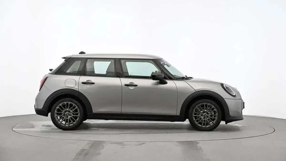 Używany Mini Cooper Classic 156 KM (114 kW) 2024 Szary Hatchback