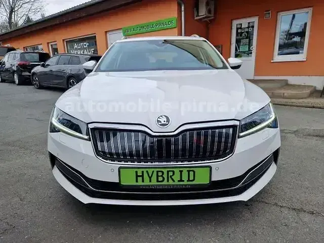 Używany Skoda Superb 156 KM (114 kW) 2020 Biały Kombi