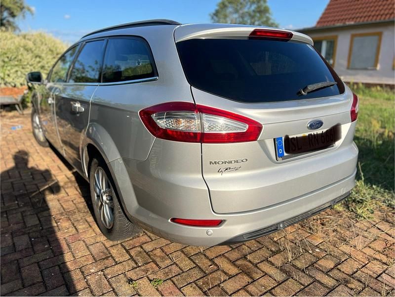 Gebraucht Ford Mondeo 140 PS (102 kW) 2012 Silber Kombi