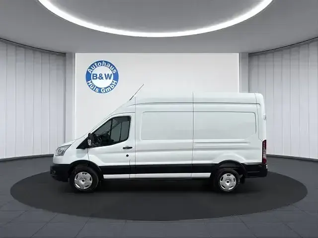 Używany Ford Transit Trend 131 KM (96 kW) 2025 Biały Minivan