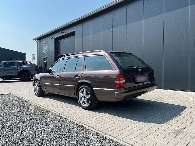 Gebraucht Mercedes E200 136 PS (100 kW) 1994 Grau Kombi