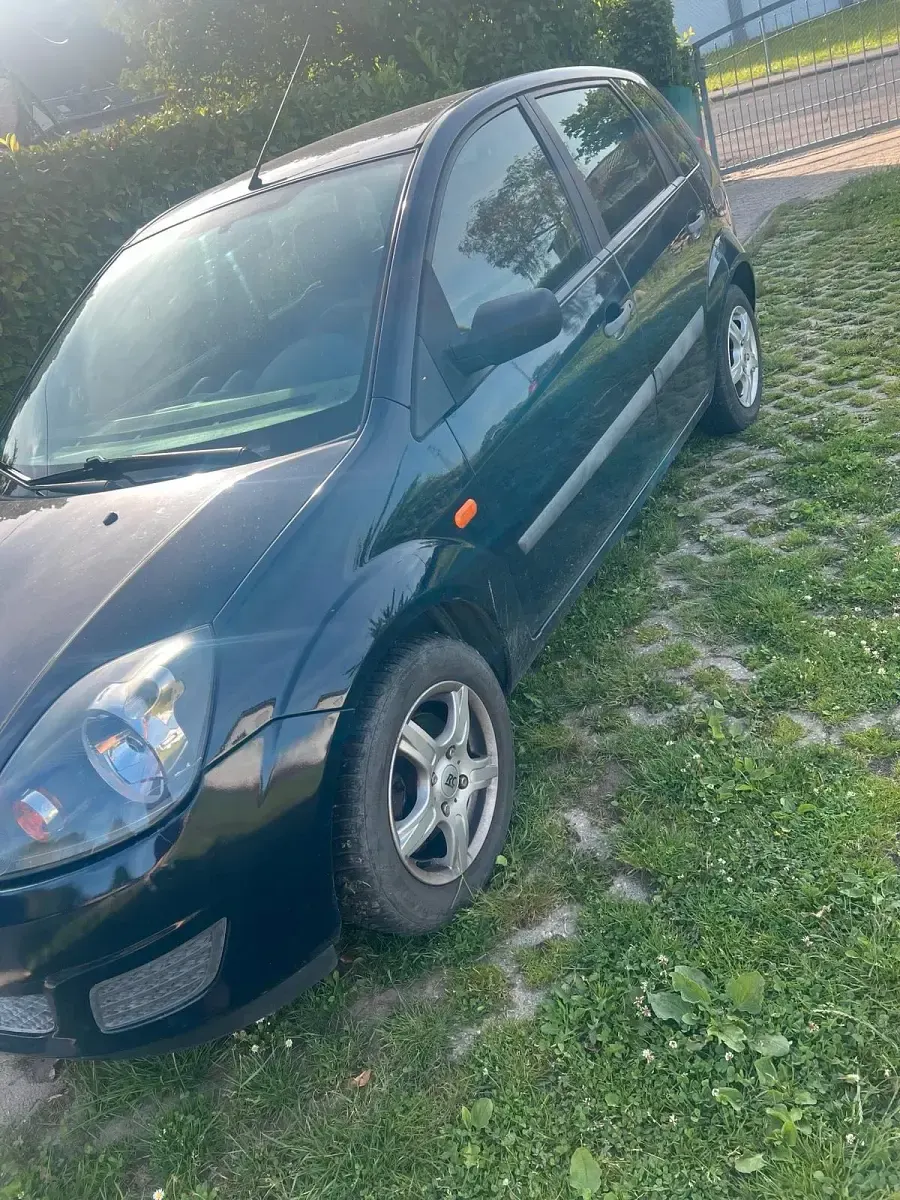 Gebraucht Ford Fiesta 80 PS (58 kW) 2007 Blau Kleinwagen