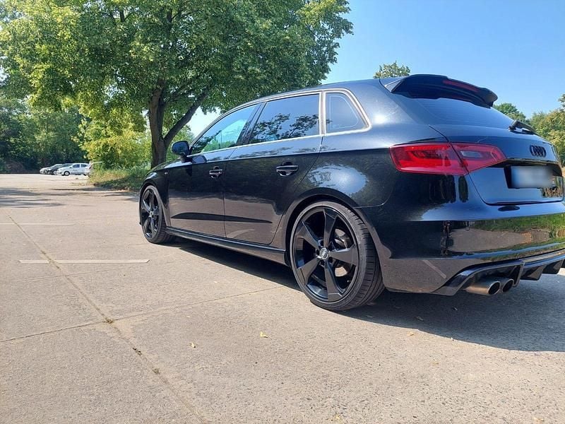 Second-hand Audi A3 S-Line 179 CP (131 kW) 2014 Negru Berlinǎ