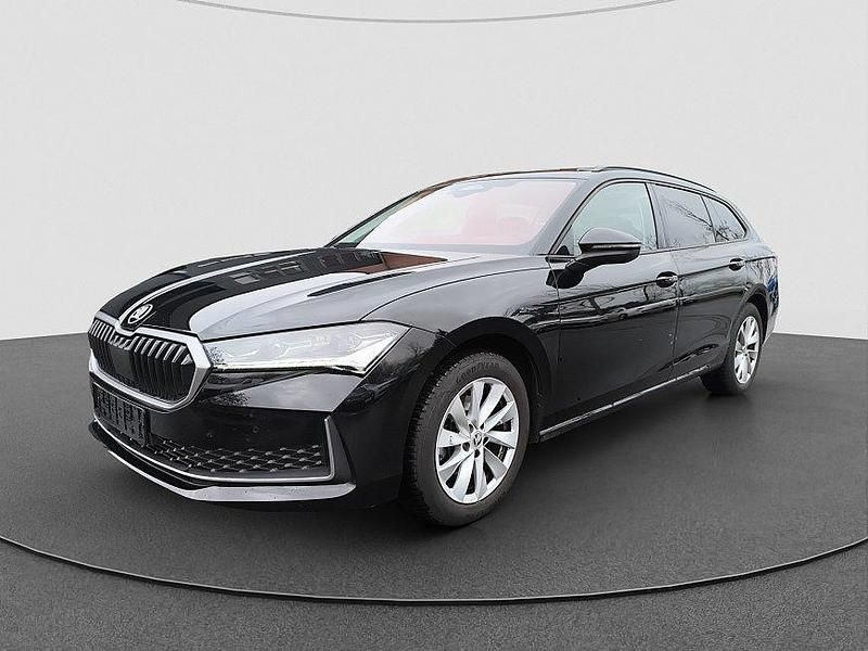 Ebony schwarz metallic Gebraucht 2024 Skoda Superb Selection Kombi | 35.990 € - Bild 1/4