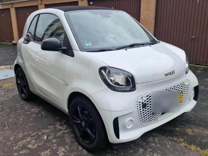 Weiß Gebraucht 2021 Smart ForTwo Electric Drive Coupé | 9.500 € (Fairer Preis) - Bild 1/3