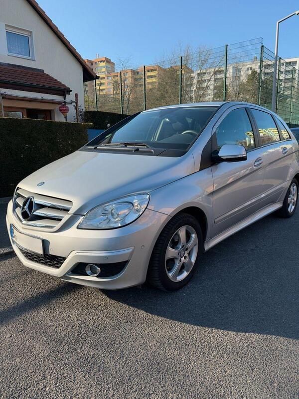 Silber Gebraucht 2010 Mercedes B180 Van / Kleinbus | 7.700 € (Fairer Preis) - Bild 1/4