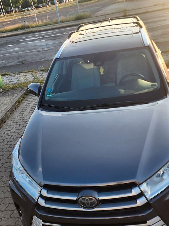 Grau Gebraucht 2017 Toyota Highlander SUV | 23.999 € - Bild 1/4