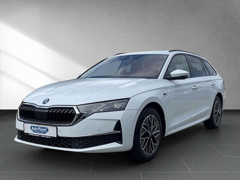 Weiß Neu 2025 Skoda Octavia Tour Kombi | 39.990 € (Etwas zu teuer) - Bild 1/3