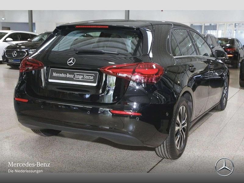 Gebraucht Mercedes A200 150 PS (110 kW) 2025 Schwarz Limousine