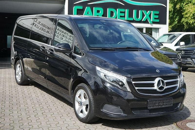 Obsidianschwarz metallic Gebraucht 2019 Mercedes V250 Avantgarde Van / Kleinbus | 37.888 € (Fairer Preis) - Bild 1/4