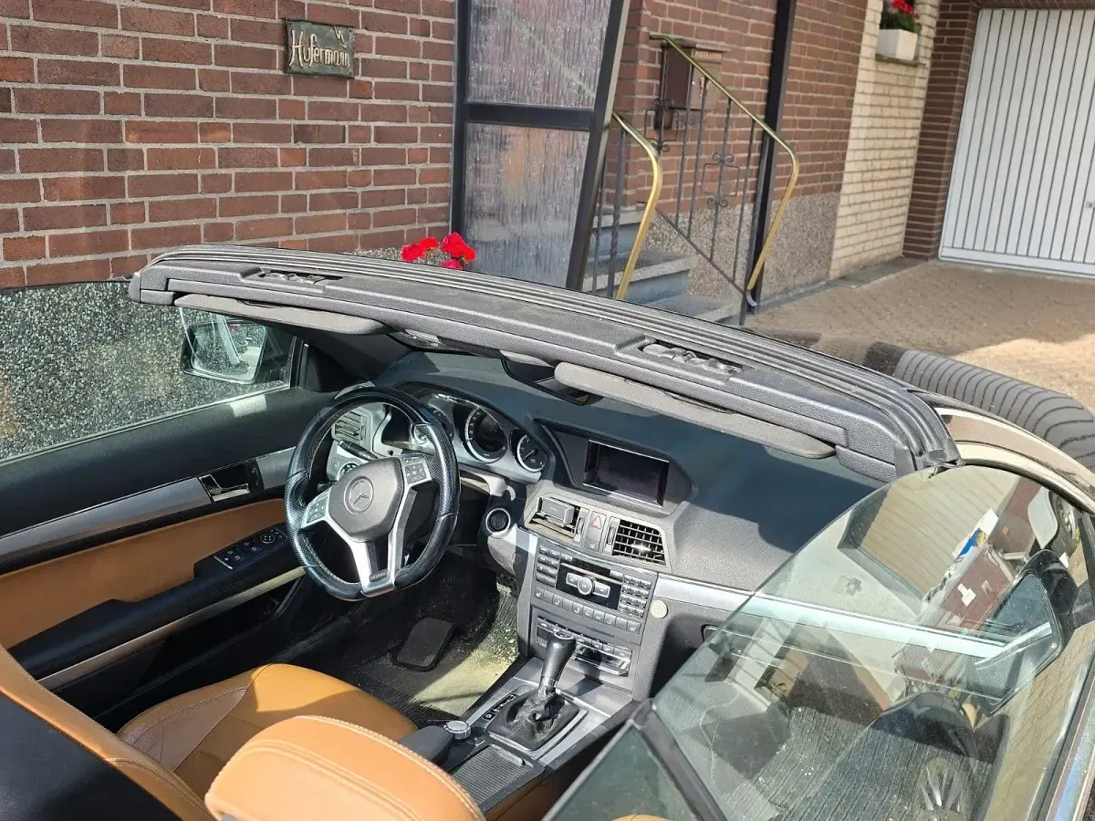 Gebraucht Mercedes E250 204 PS (150 kW) 2013 Schwarz Cabrio