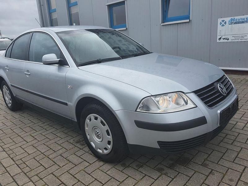Silber Gebraucht 2004 VW Passat Family Limousine | 5.999 € - Bild 1/4