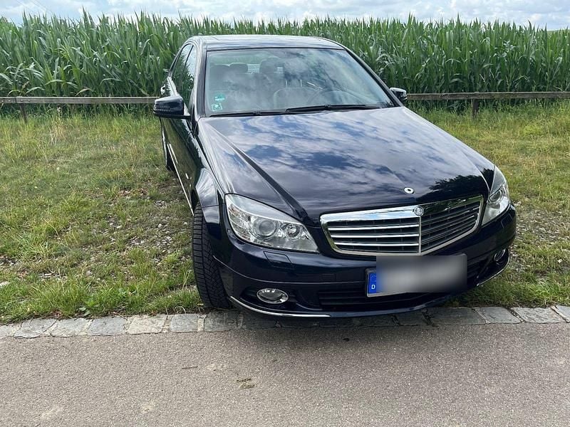 Schwarz Gebraucht 2010 Mercedes 250 Limousine | 11.900 € - Bild 1/4