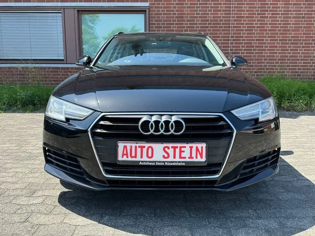 Gebraucht Audi A4 Basis 150 PS (110 kW) 2017 Schwarz Kombi