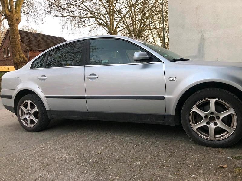 Gebraucht VW Passat 120 PS (88 kW) 2002 Silber Limousine