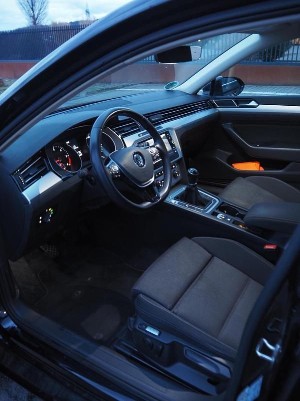 Gebraucht VW Passat 150 PS (110 kW) 2018 Schwarz Kombi