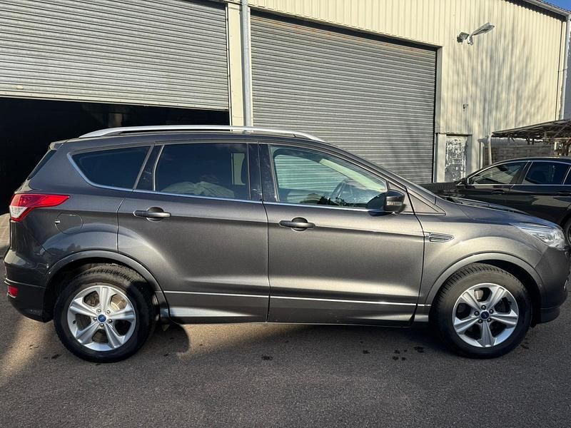 Gebraucht Ford Kuga 163 PS (119 kW) 2014 Schwarz SUV