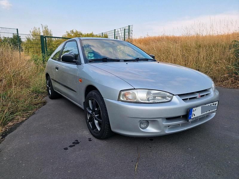Silber Gebraucht 1999 Mitsubishi Colt Coupé | 2.999 € - Bild 1/4