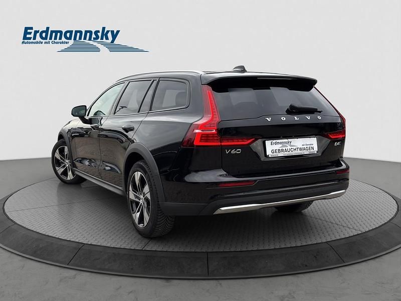 Onyx black (schwarz) Gebraucht 2023 Volvo V60 CC Plus Kombi | 39.960 € (Fairer Preis) - Bild 1/3