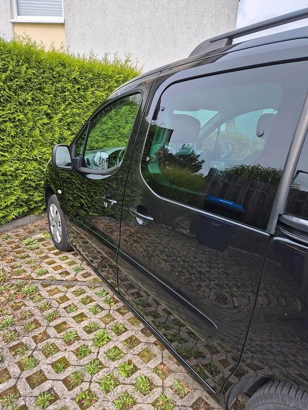 Schwarz Gebraucht 2016 Citroën Berlingo Van / Kleinbus | 10.200 € - Bild 1/4